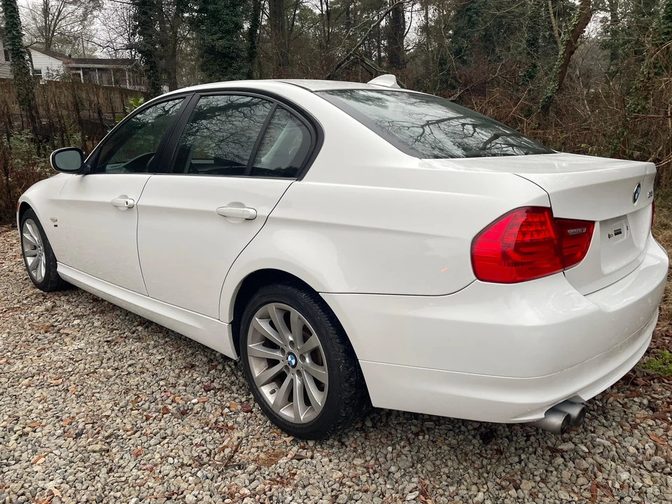 2011 BMW E90 3 Series Sedan - Image 8 of 31
