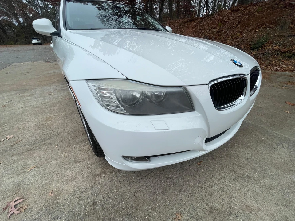 2011 BMW E90 3 Series Sedan - Image 11 of 31