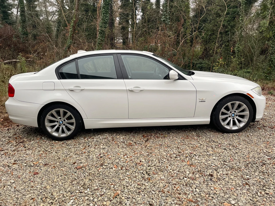 2011 BMW E90 3 Series Sedan - Image 10 of 31
