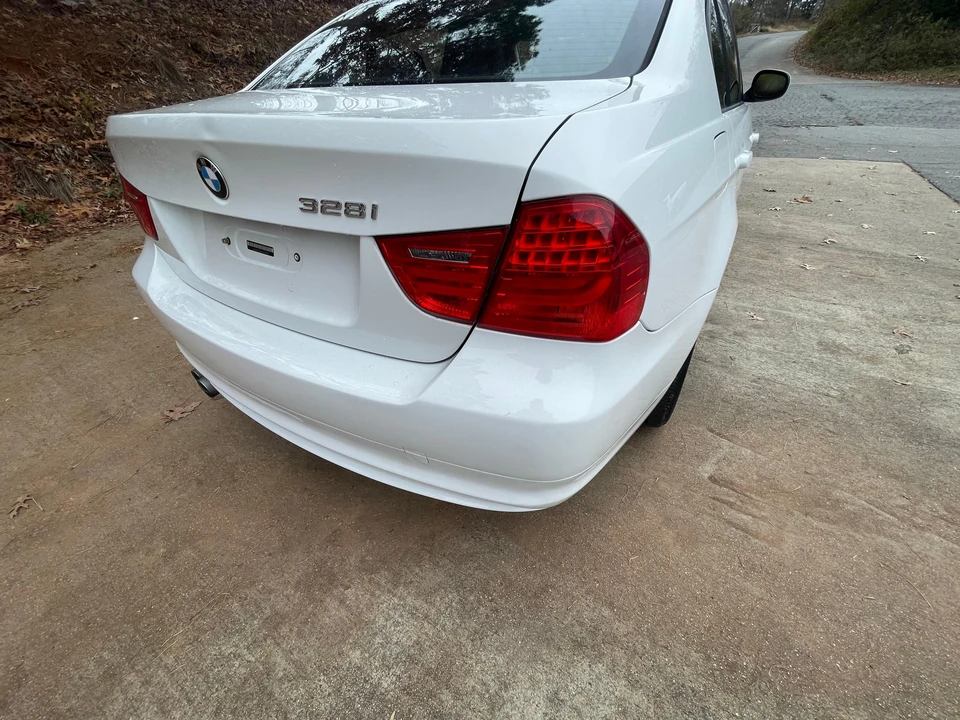 2011 BMW E90 3 Series Sedan - Image 22 of 31