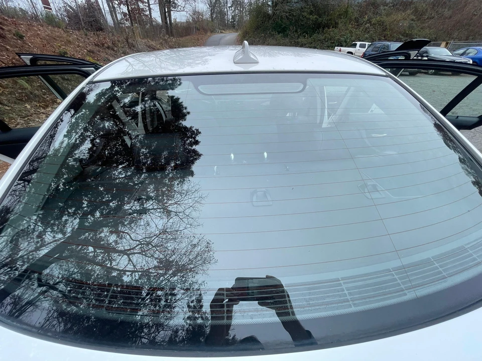 2011 BMW E90 3 Series Sedan - Image 23 of 31
