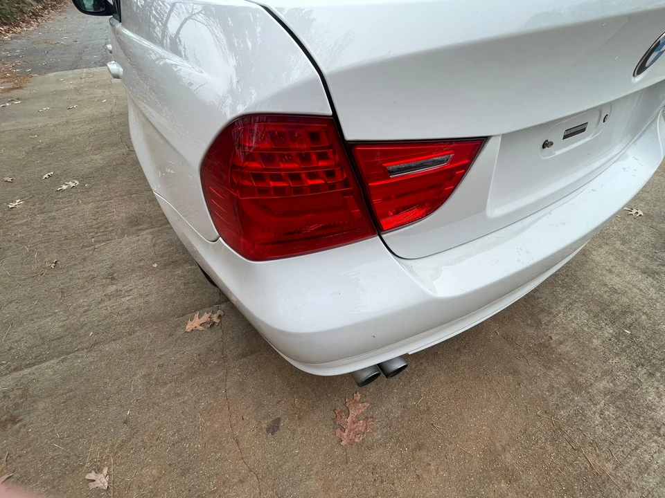 2011 BMW E90 3 Series Sedan - Image 20 of 31