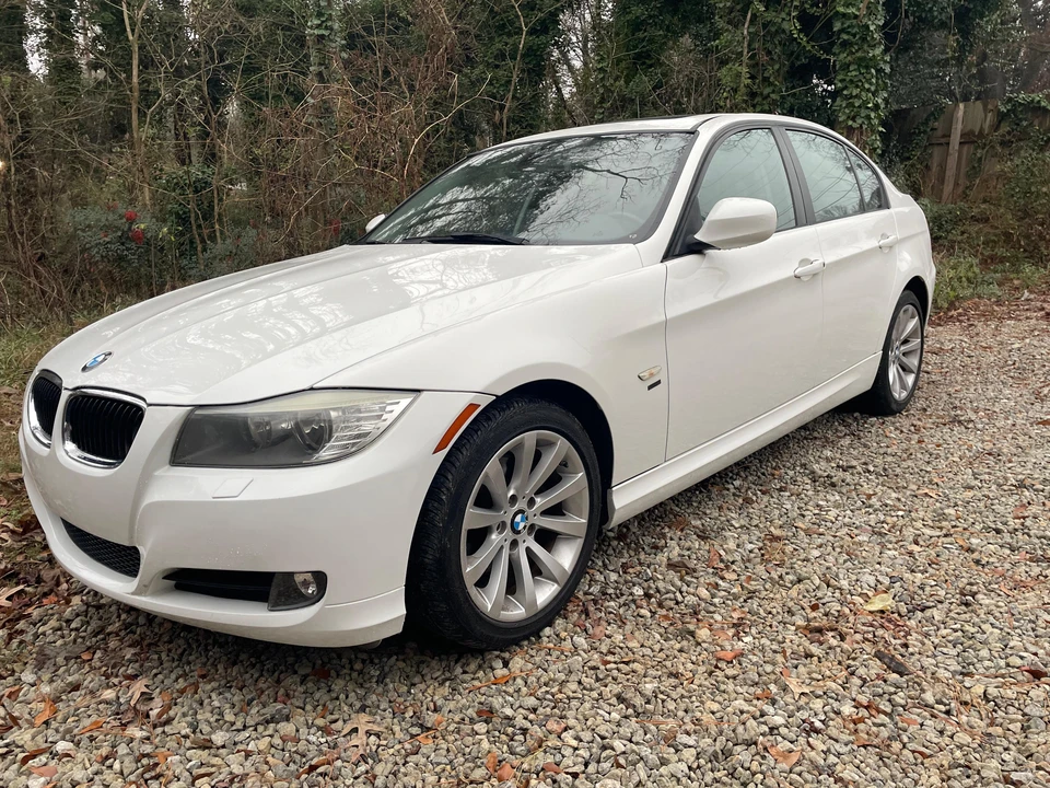 2011 BMW E90 3 Series Sedan - Image 7 of 31