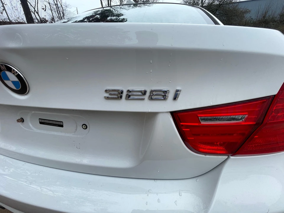 2011 BMW E90 3 Series Sedan - Image 21 of 31