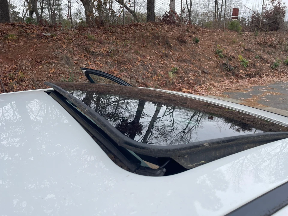 2011 BMW E90 3 Series Sedan - Image 30 of 31