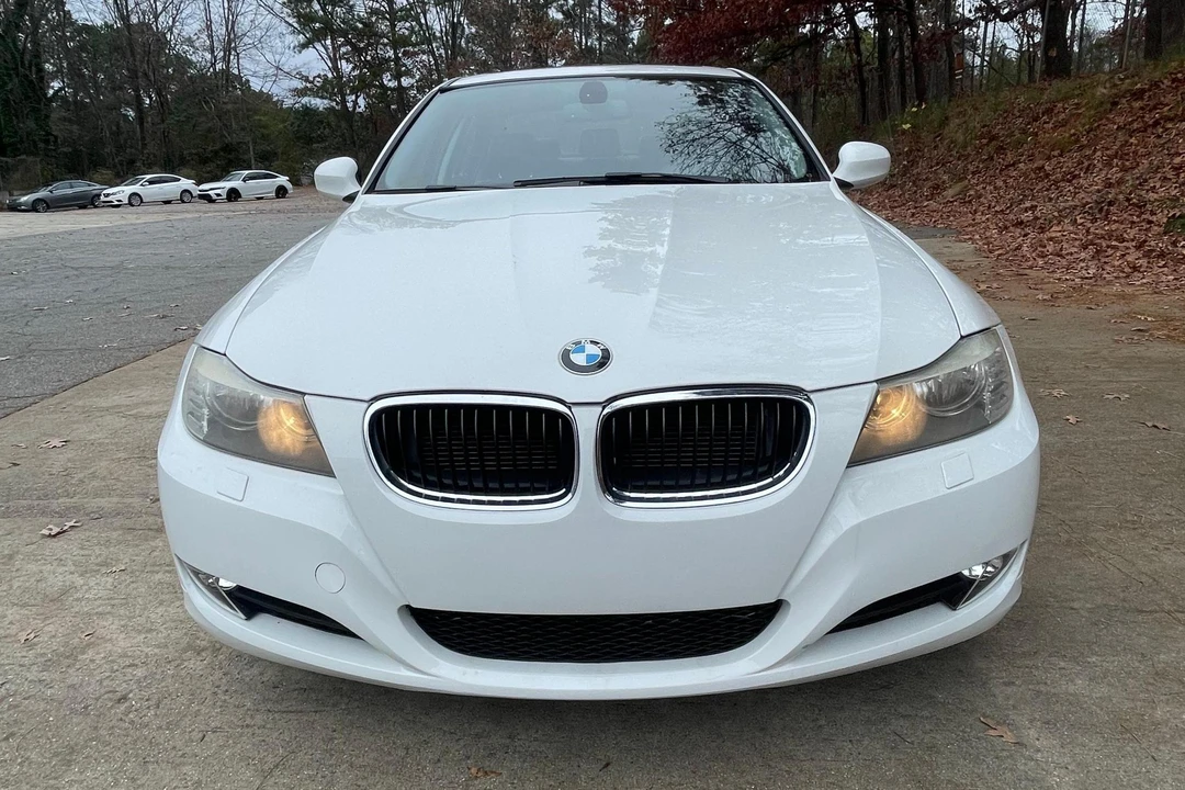 2011 BMW E90 3 Series Sedan - Image 2 of 31
