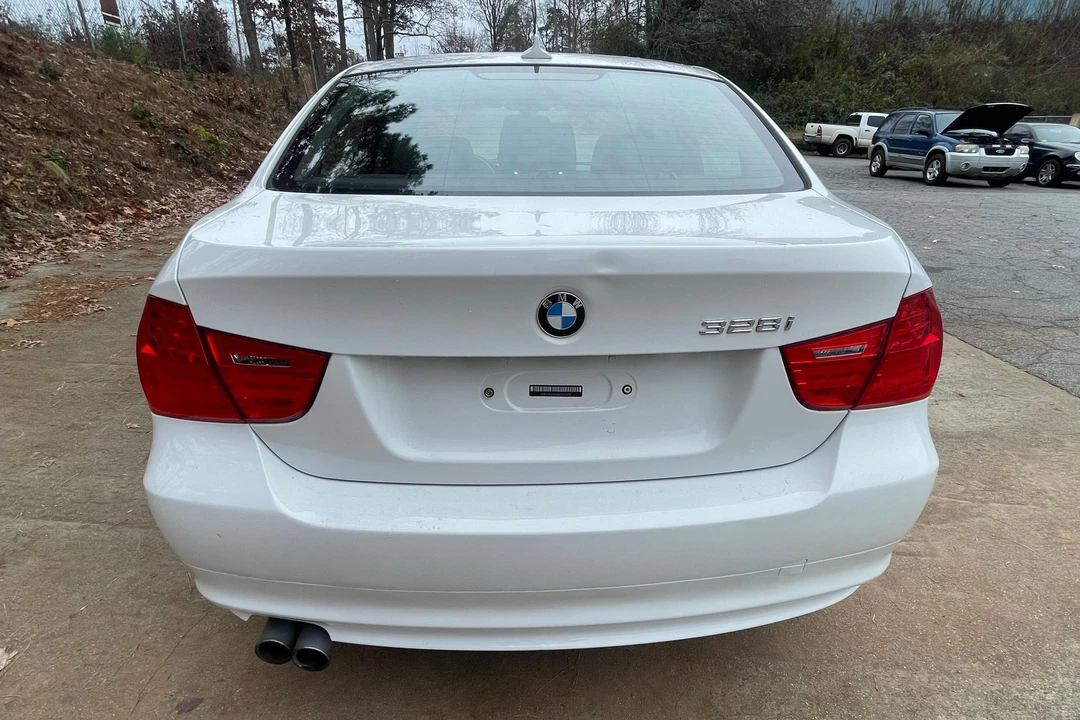 2011 BMW E90 3 Series Sedan - Image 5 of 31