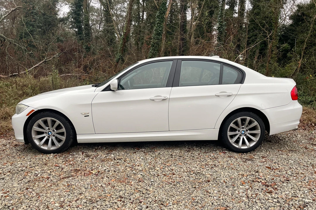 2011 BMW E90 3 Series Sedan - Image 3 of 31