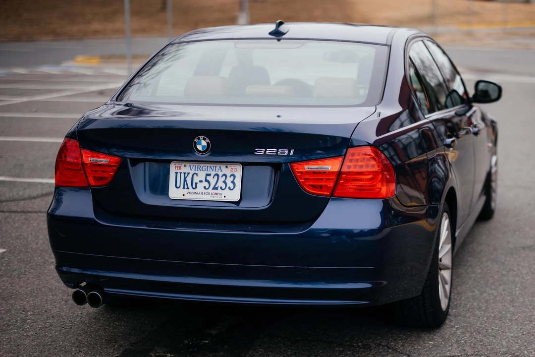 2011 BMW E90 3 Series Sedan - Image 5 of 25