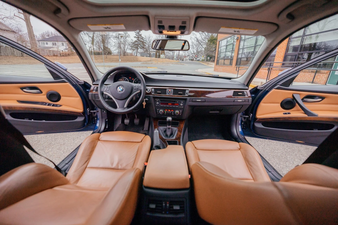 2011 BMW E90 3 Series Sedan - Image 22 of 25