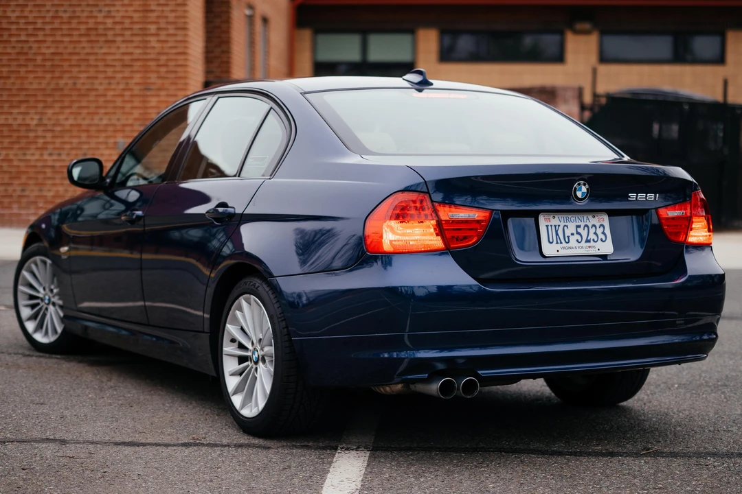 2011 BMW E90 3 Series Sedan - Image 4 of 25