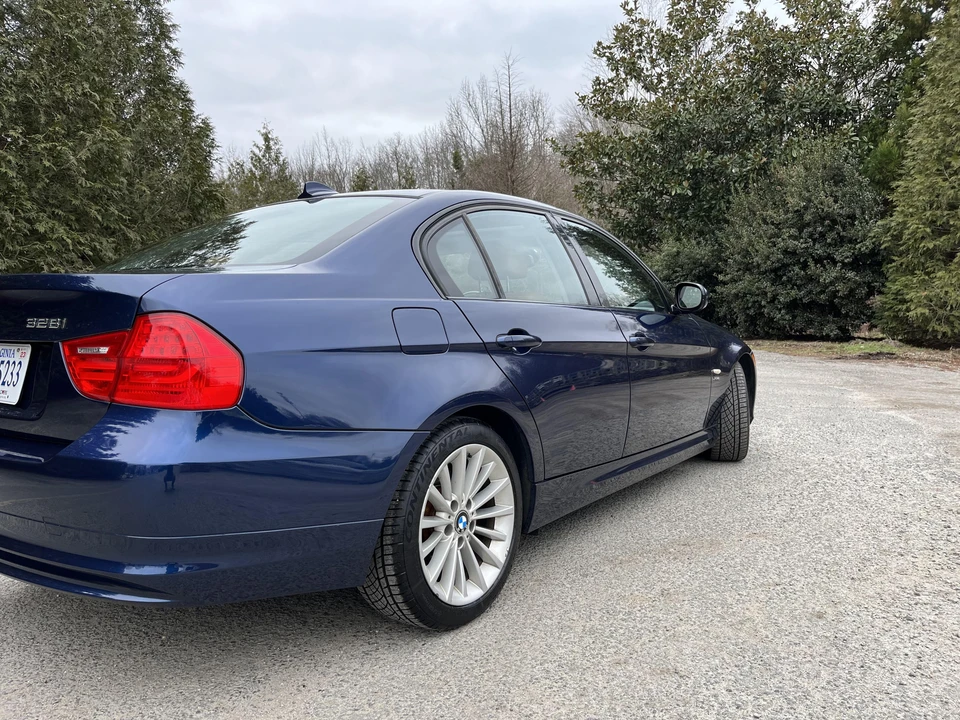 2011 BMW E90 3 Series Sedan - Image 16 of 25
