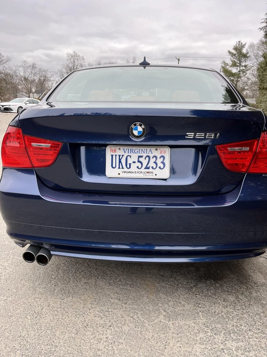 2011 BMW E90 3 Series Sedan - Image 14 of 25