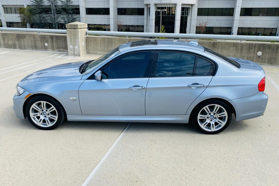 2011 BMW E90 3 Series Sedan - Image 12 of 31