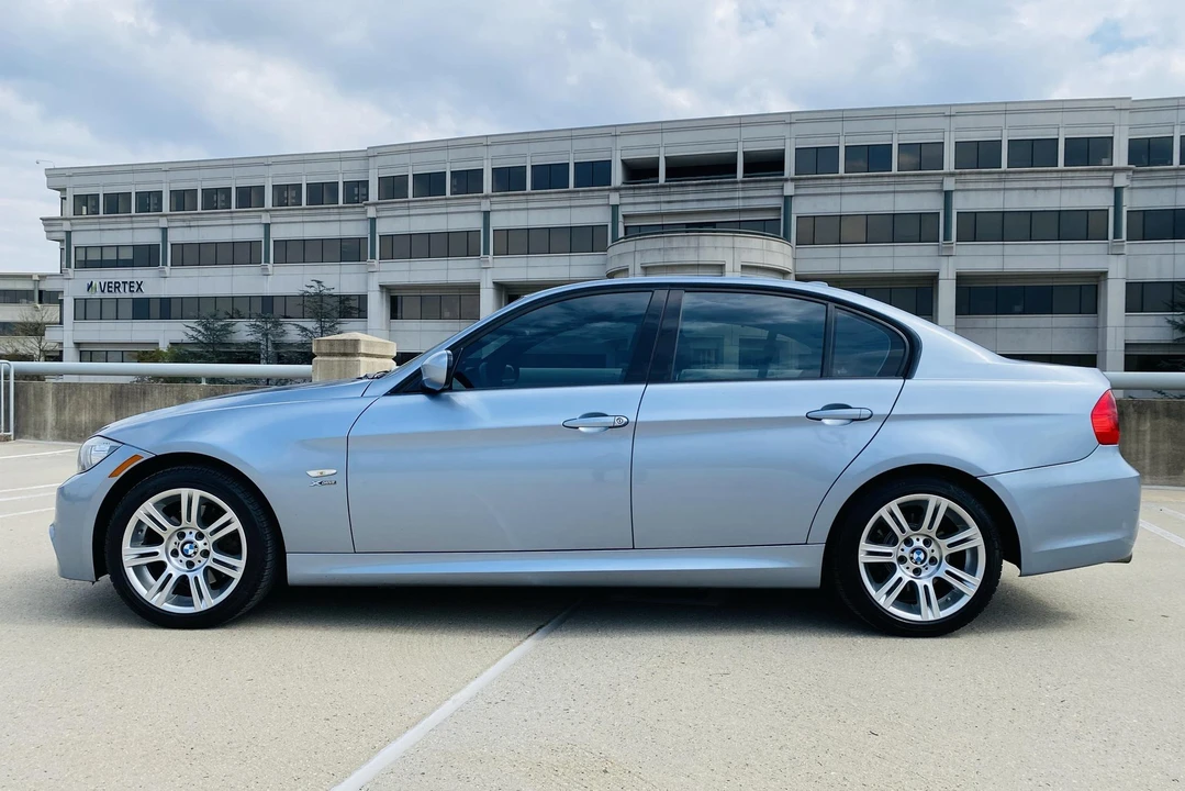 2011 BMW E90 3 Series Sedan - Image 10 of 31