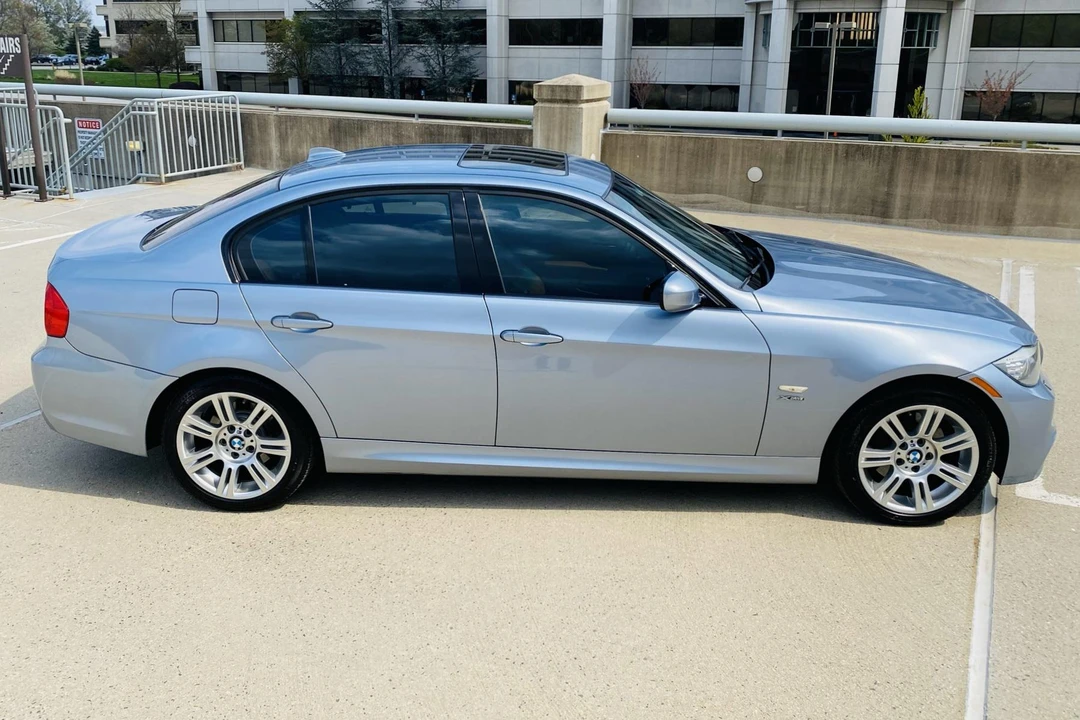 2011 BMW E90 3 Series Sedan - Image 24 of 31