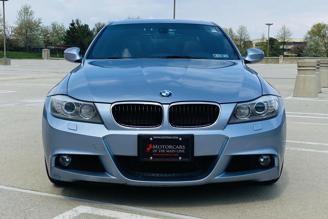2011 BMW E90 3 Series Sedan - Image 2 of 31