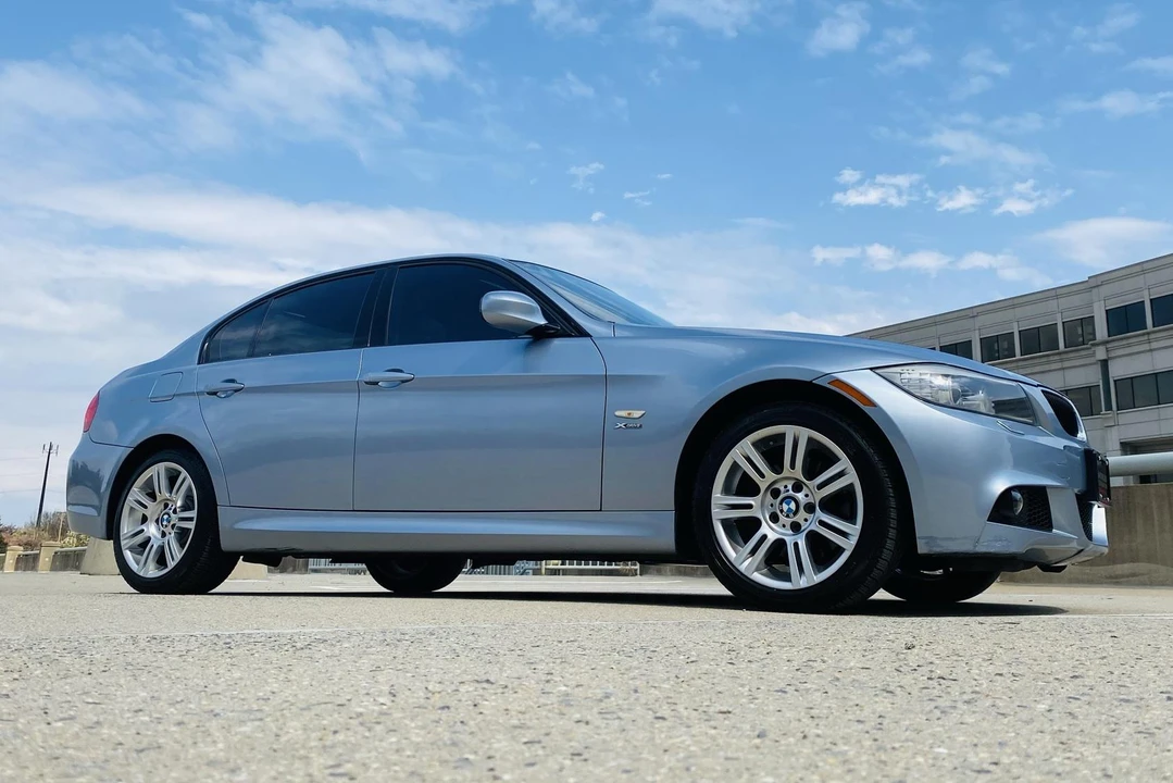 2011 BMW E90 3 Series Sedan - Image 25 of 31
