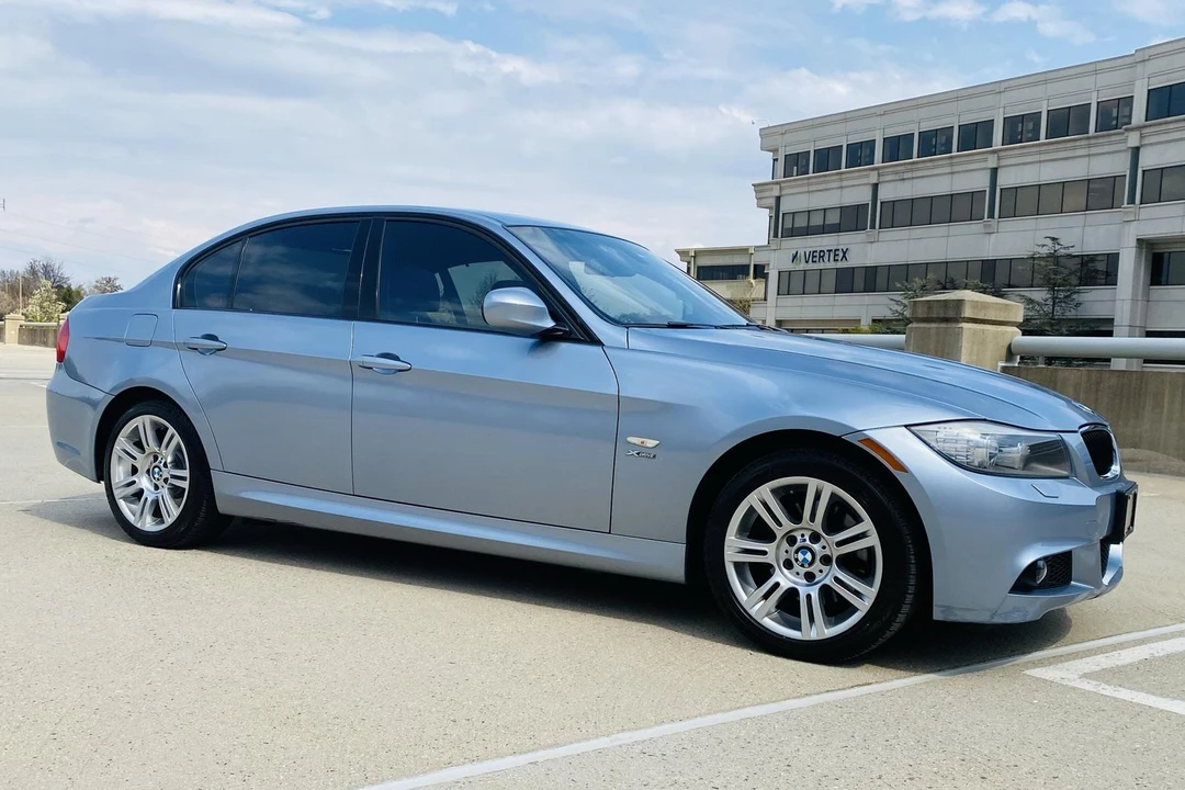 2011 BMW E90 3 Series Sedan - Image 26 of 31