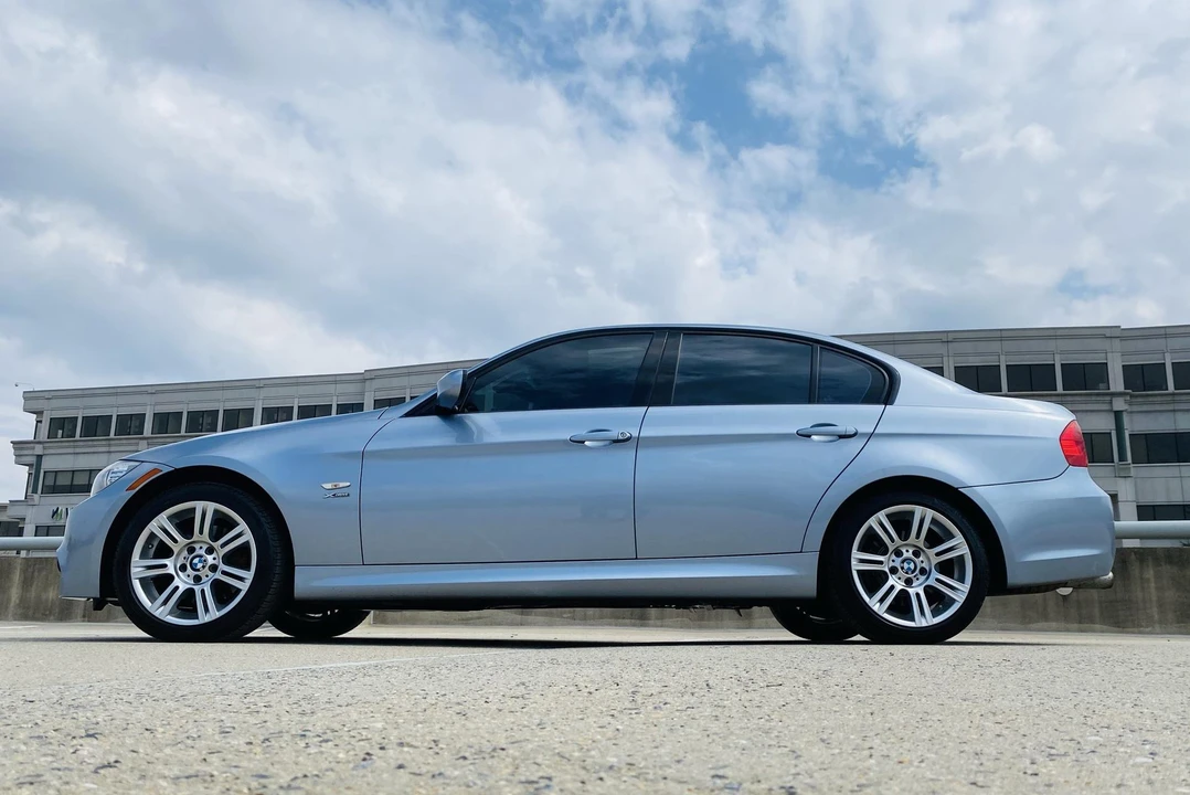 2011 BMW E90 3 Series Sedan - Image 11 of 31