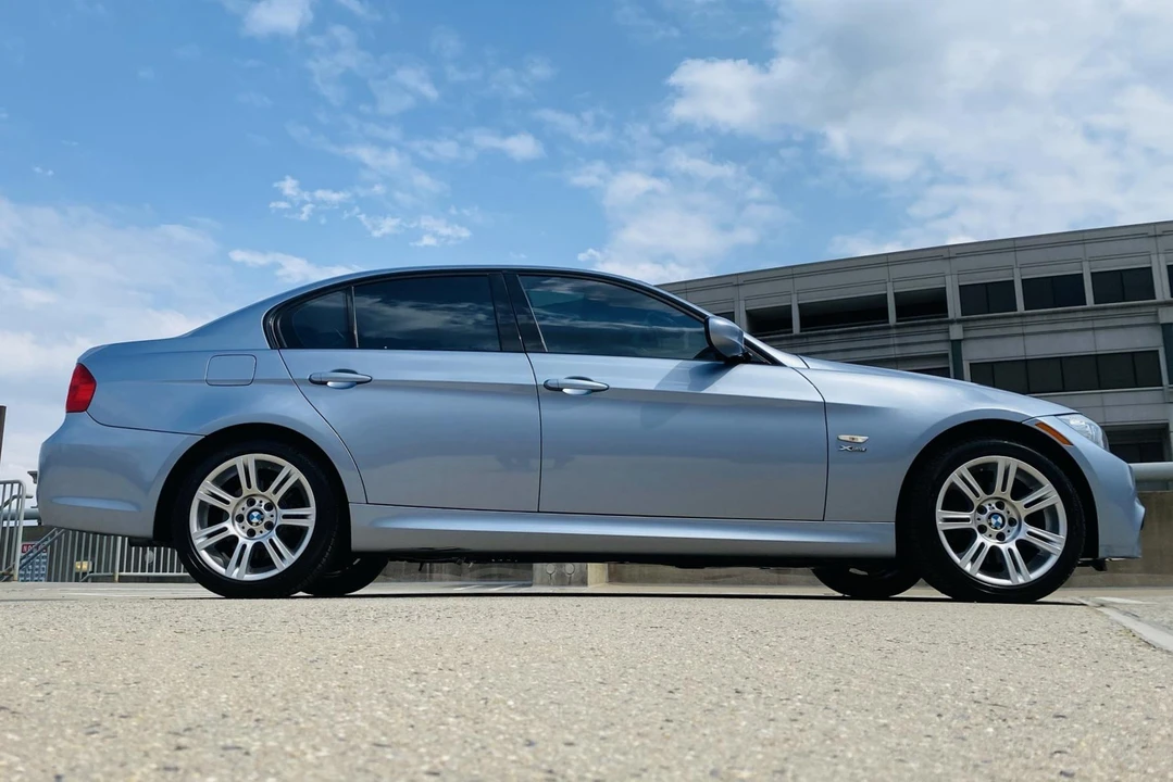 2011 BMW E90 3 Series Sedan - Image 23 of 31