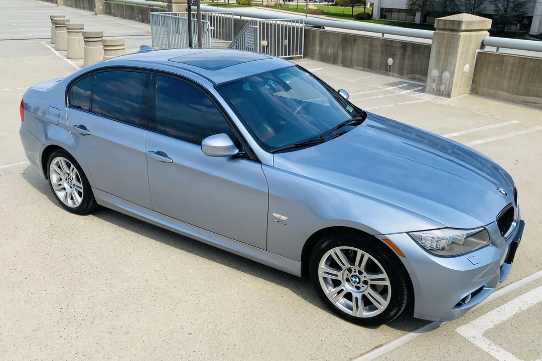 2011 BMW E90 3 Series Sedan - Image 27 of 31