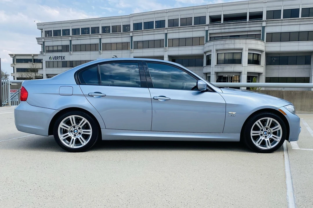 2011 BMW E90 3 Series Sedan - Image 22 of 31