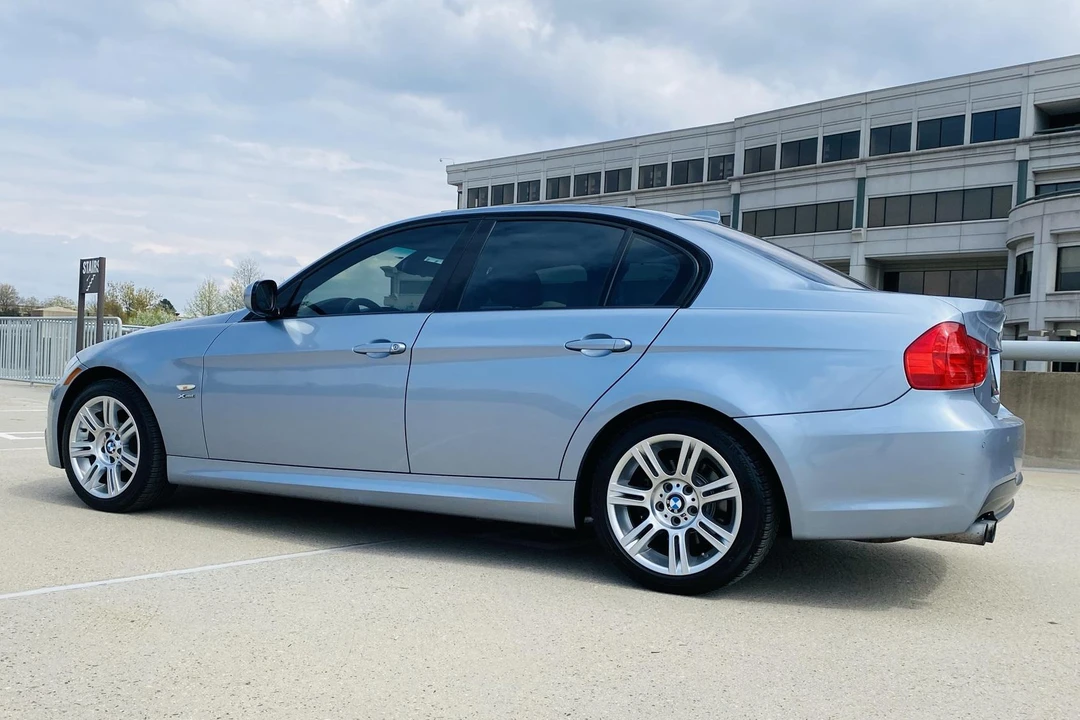 2011 BMW E90 3 Series Sedan - Image 13 of 31