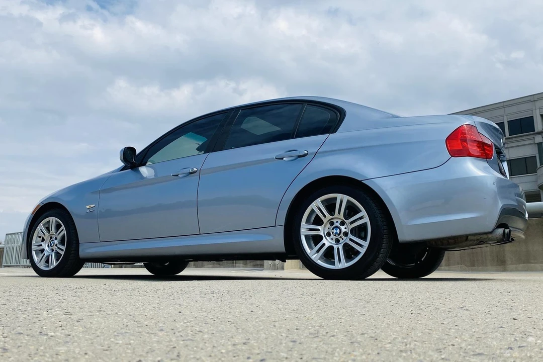2011 BMW E90 3 Series Sedan - Image 14 of 31