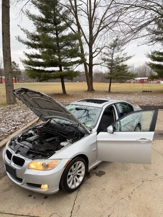 2011 BMW E90 3 Series Sedan - Image 5 of 15