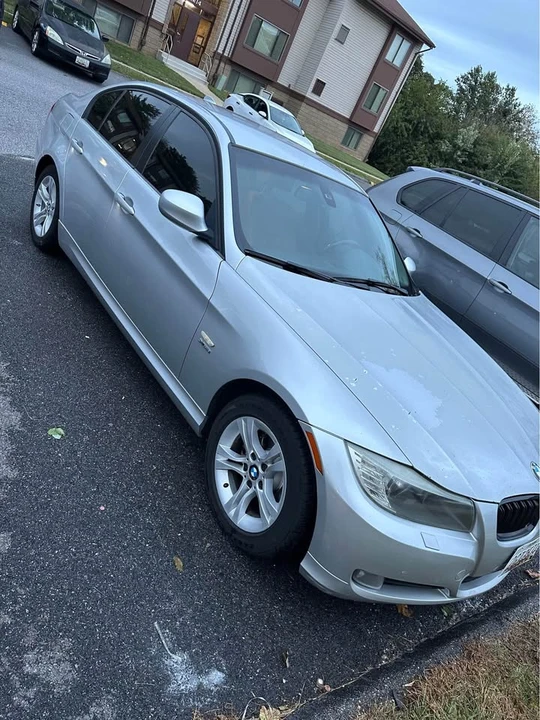 2011 BMW E90 3 Series Sedan - Image 2 of 5