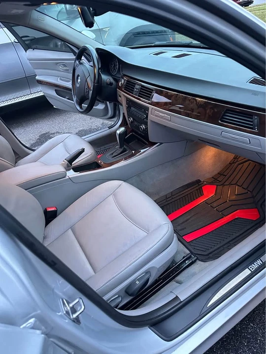2011 BMW E90 3 Series Sedan - Image 4 of 5
