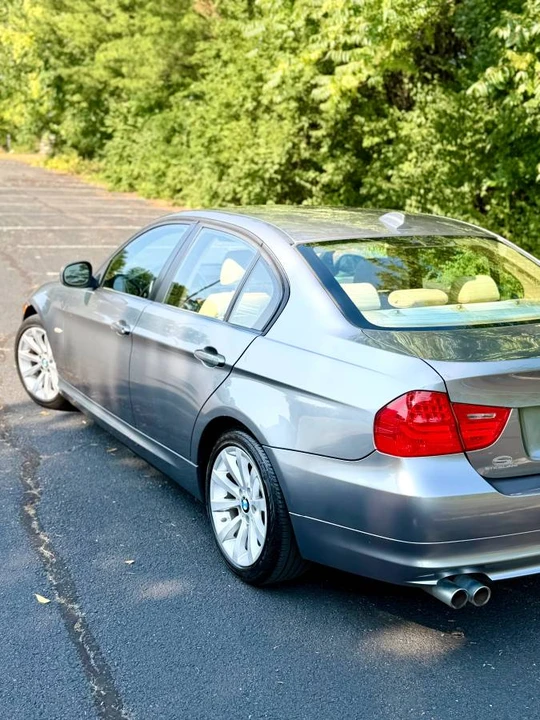 2011 BMW E90 3 Series Sedan - Image 3 of 8