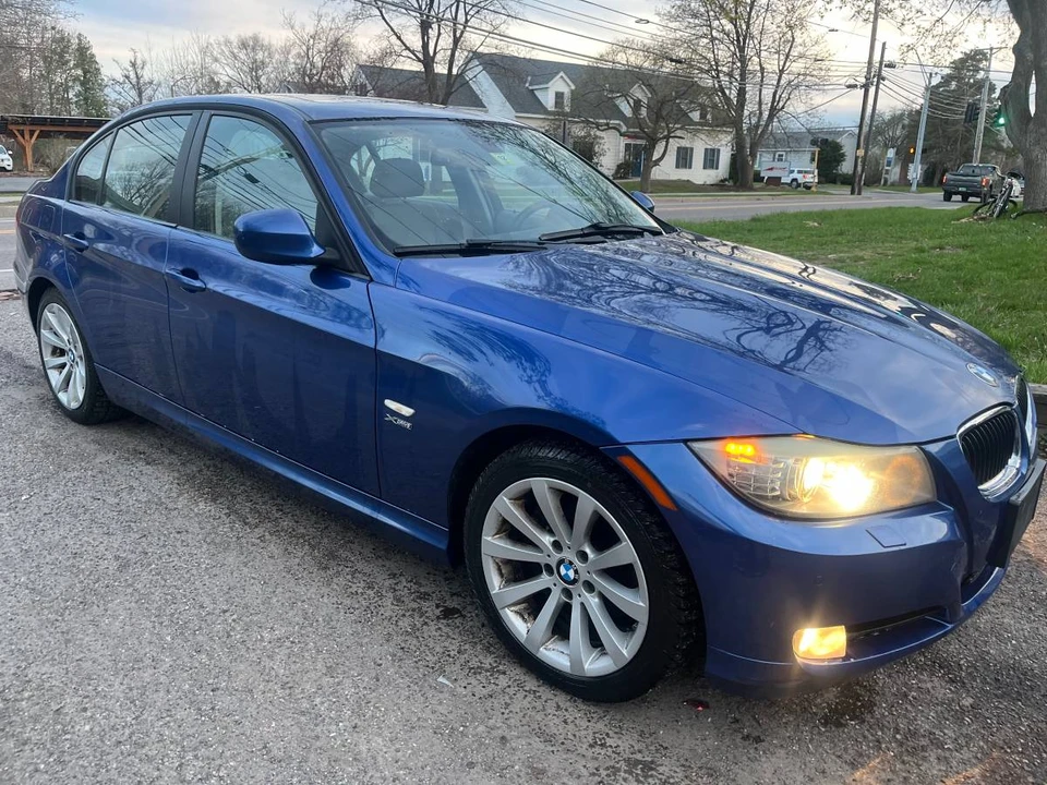 2011 BMW E90 3 Series Sedan - Image 2 of 7
