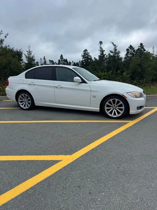 2011 BMW E90 3 Series Sedan - Image 3 of 6