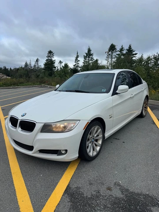 2011 BMW E90 3 Series Sedan - Image 4 of 6
