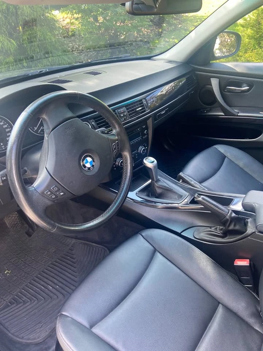 2011 BMW E90 3 Series Sedan - Image 7 of 9