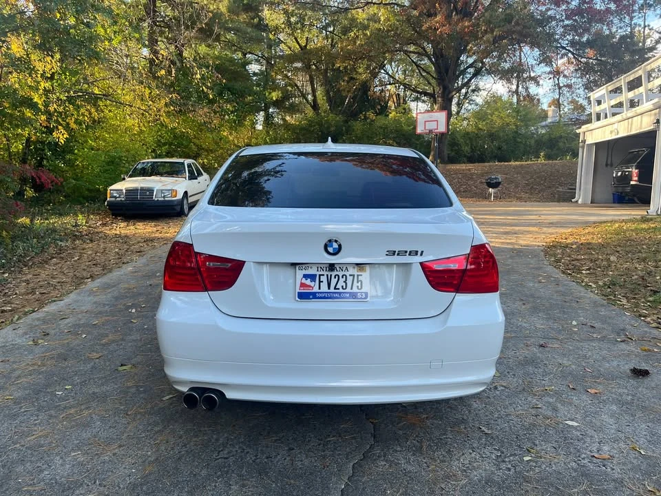 2011 BMW E90 3 Series Sedan - Image 4 of 7