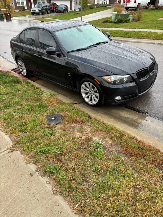 2011 BMW E90 3 Series Sedan - Image 8 of 8