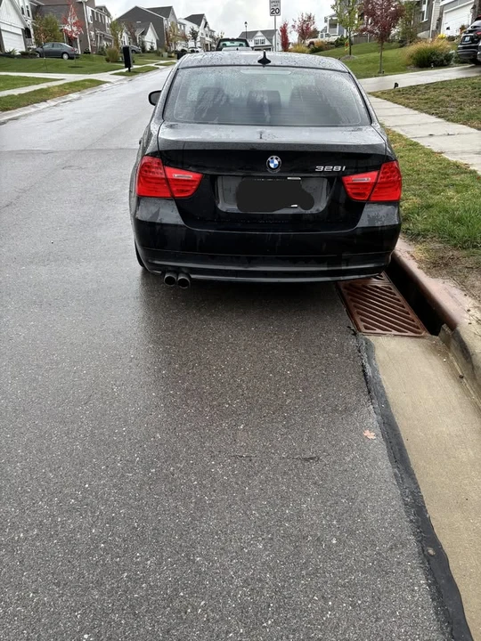 2011 BMW E90 3 Series Sedan - Image 2 of 8