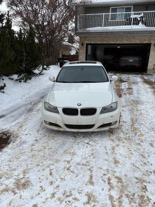 2011 BMW E90 3 Series Sedan - Image 4 of 8