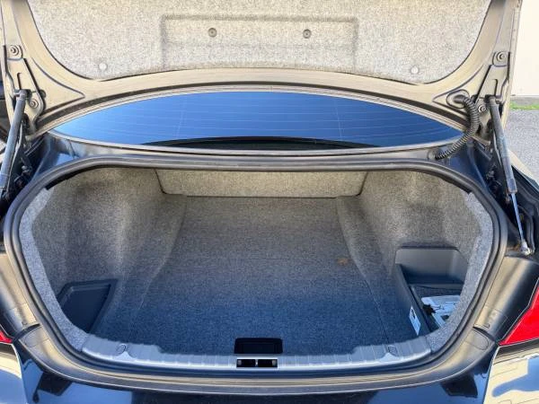 2011 BMW E90 3 Series Sedan - Image 7 of 11