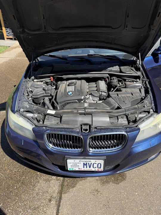 2011 BMW E90 3 Series Sedan - Image 13 of 14