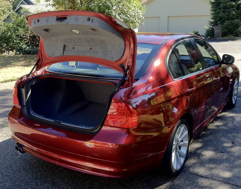 2011 BMW E90 3 Series Sedan - Image 7 of 24