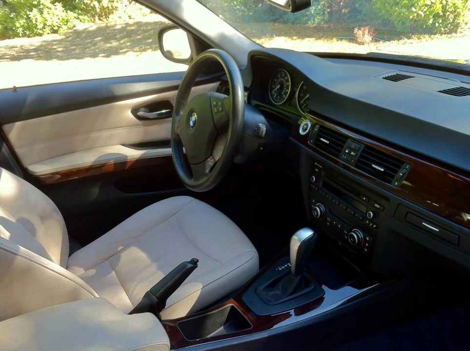 2011 BMW E90 3 Series Sedan - Image 11 of 24