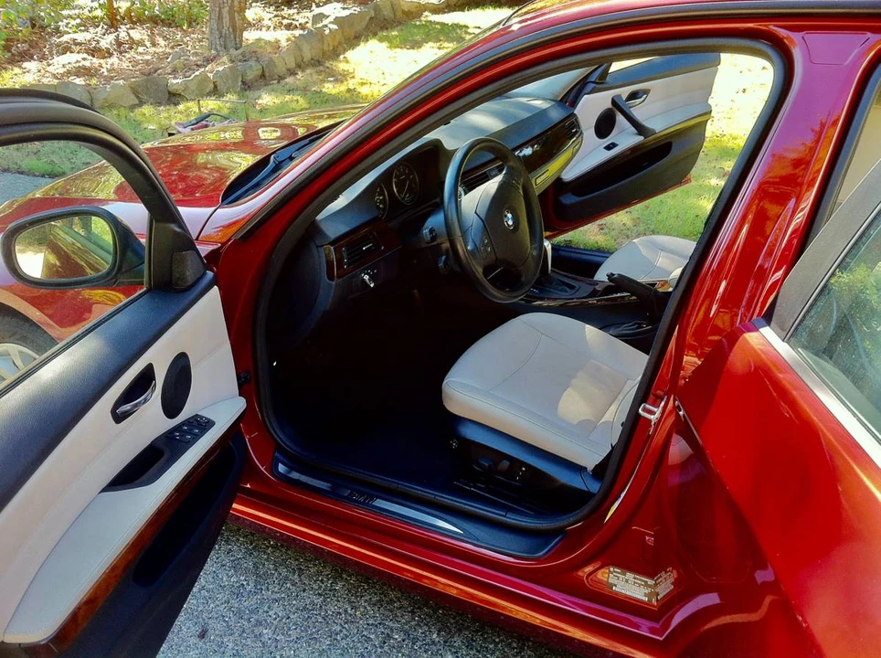 2011 BMW E90 3 Series Sedan - Image 14 of 24