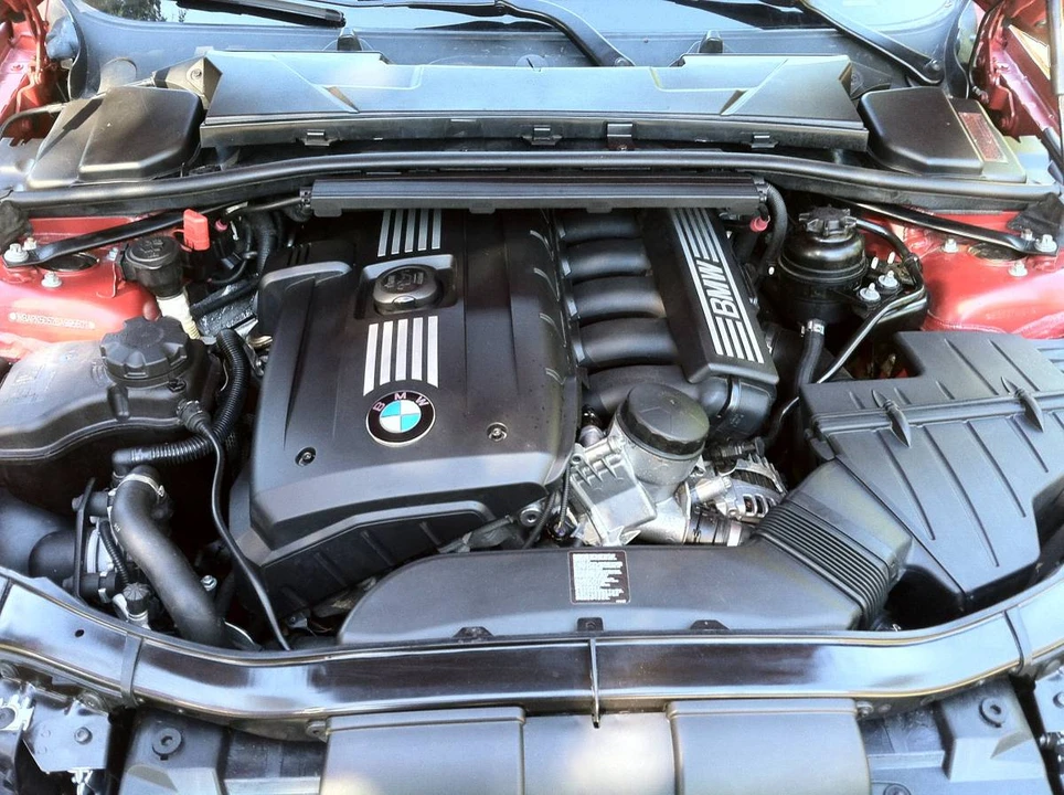 2011 BMW E90 3 Series Sedan - Image 18 of 24