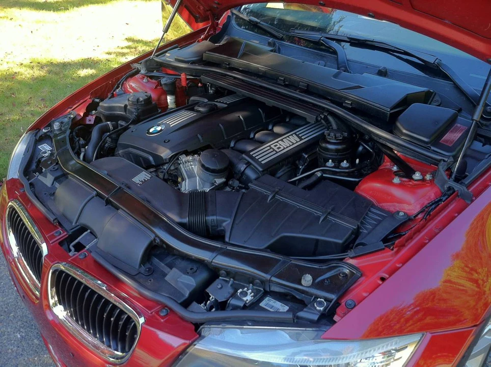 2011 BMW E90 3 Series Sedan - Image 19 of 24
