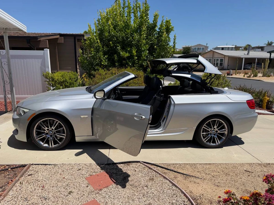 2011 BMW E93 335i Convertible - Image 4 of 10
