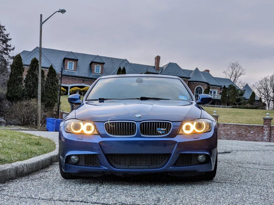 2011 BMW E90 3 Series Sedan - Image 2 of 30